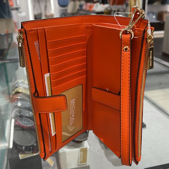 MICHAEL KORS
Jet Set Large Ombré Logo Double-Zip Wristlet-Wallet-Phone Case - Picture 9 of 16